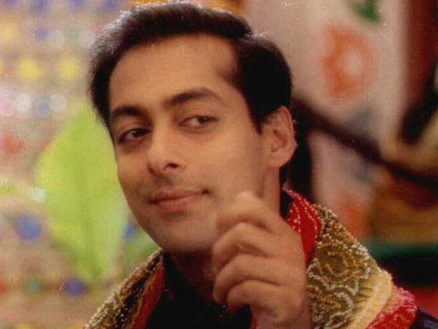 32 Years Of Salman Khan: Here Are All Time Superhit Dialogues Of Dabangg Actor 5 agar tum mujhe yun hi dekhti rahi ... toh tumhe mujhse pyar ho jayega