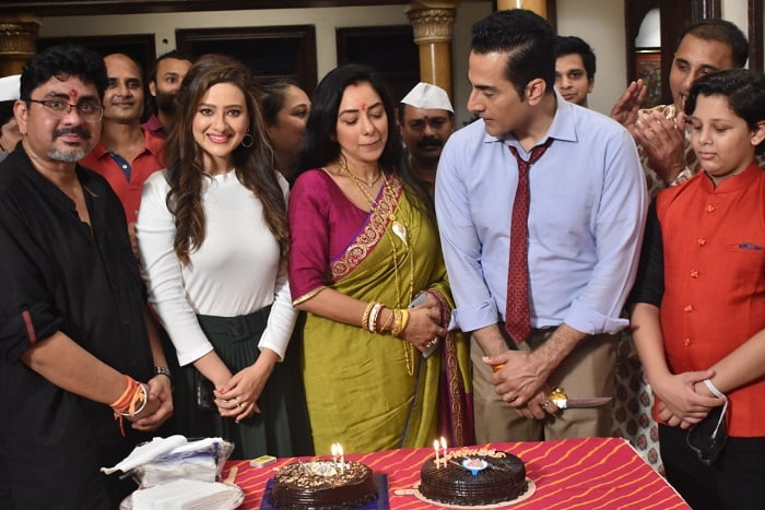 Bappa'S Arrival And Sudhanshu'S Birthday, Doubles The Celebration On Rajan Shahi'S 'Anupamaa' Set! 3 bappa's arrival and sudhanshu's birthday, doubles the celebration on rajan shahi's 'anupamaa' set!