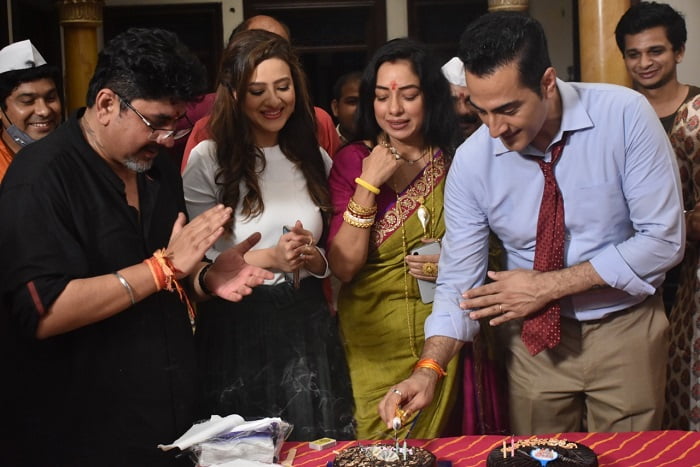 Bappa'S Arrival And Sudhanshu'S Birthday, Doubles The Celebration On Rajan Shahi'S 'Anupamaa' Set! 4 bappa's arrival and sudhanshu's birthday, doubles the celebration on rajan shahi's 'anupamaa' set!