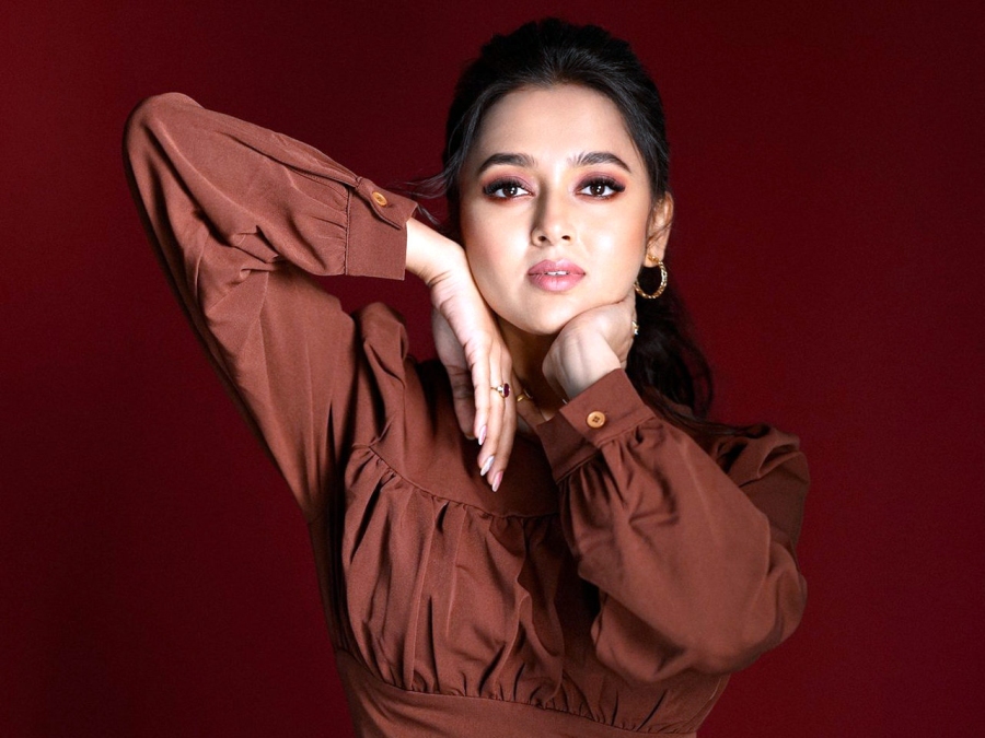 Tejasswi Prakash' Glowing In Chocolate Brown Dress Pic Courtesy @Itsmetejasswi - Wallpaper tejasswi prakash' glowing in chocolate brown dress pic courtesy @itsmetejasswi - wallpaper