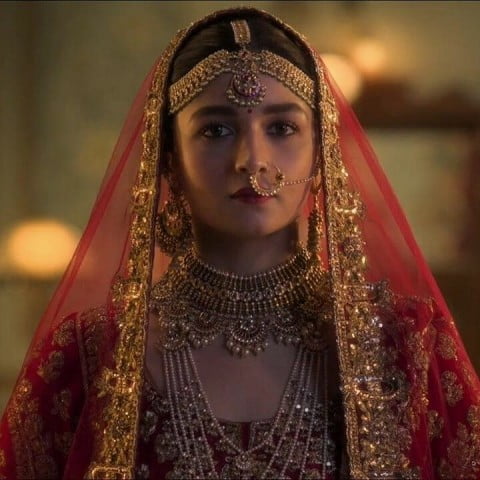 alia bhatt's bridal look from the film 'kalank' exudes royal vibes.