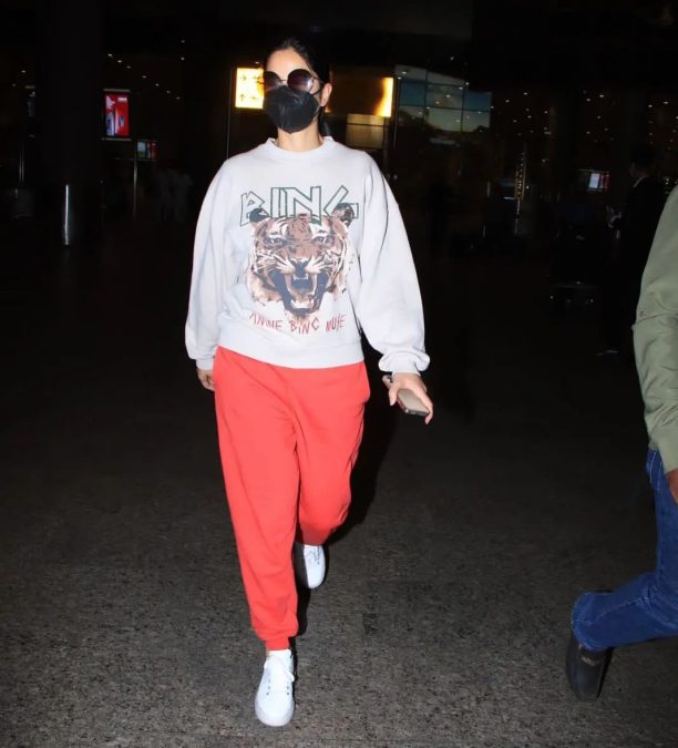 katrina kaif flaunts her baggy outfit at airport fans spark pregnancy rumors