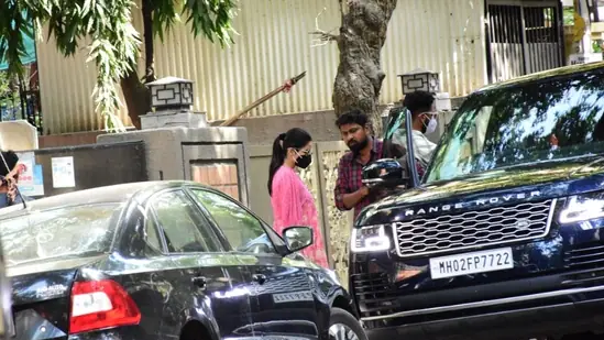 Katrina Kaif And Vicky Kaushal Visit A Clinic Amid Pregnancy Rumors? 1 vickat